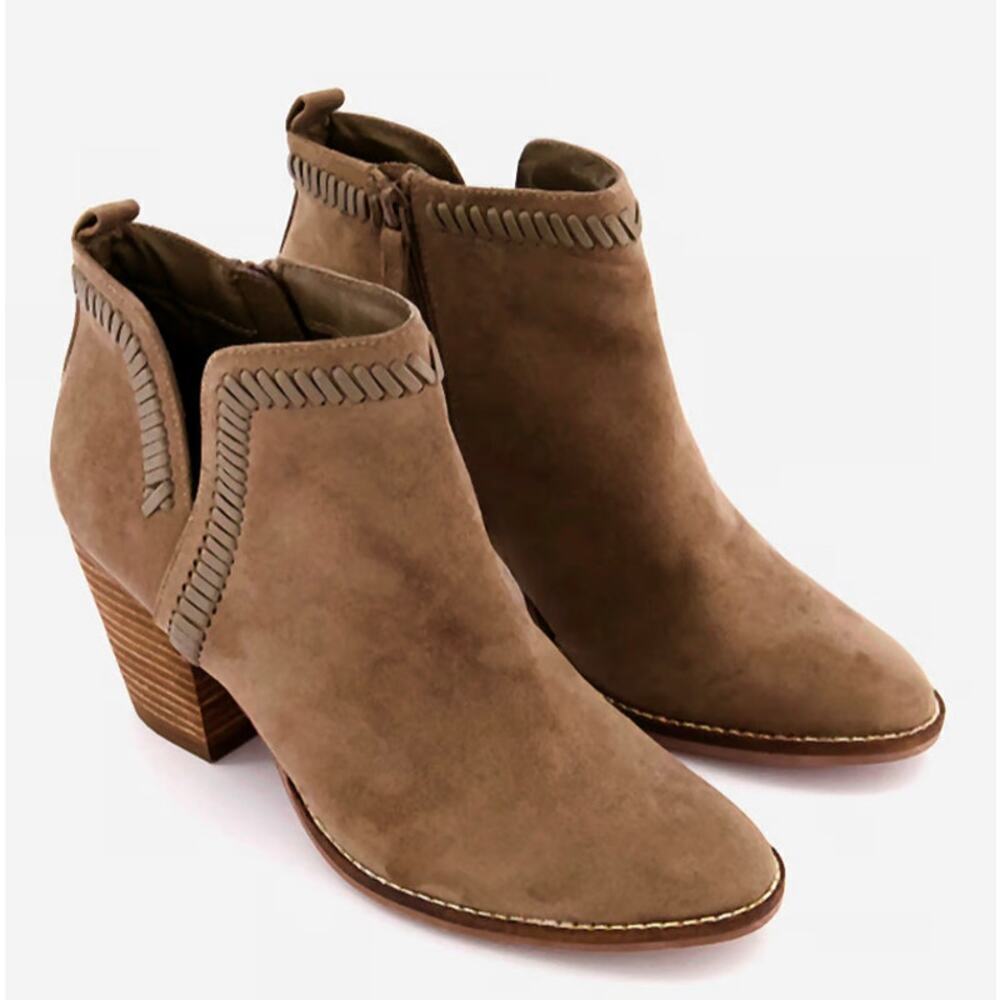Dolce Vita
Women Zip Closure Booties, Tan Size 9